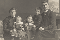 Wilhelmine Bode, verh. Blome mit Familie