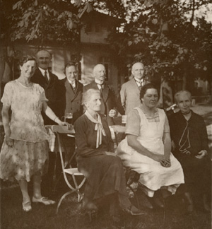 v. links: Elise Knittel geb. Hepe, Wilhelm Kuhn, Arthur Knittel, Pauline Kuhn geb. Knittel, Heinrich Knittel, Friedrich Knittel, Marta P&auml;tzold geb. Knittel, Margarethe Knittel